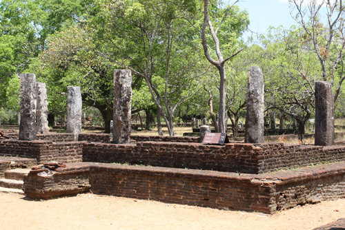 Ālāhana Parivena: Monastic Complex: Toilet