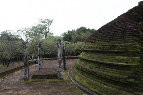 Stupa: Monastery: Manik (Gem) Vehera