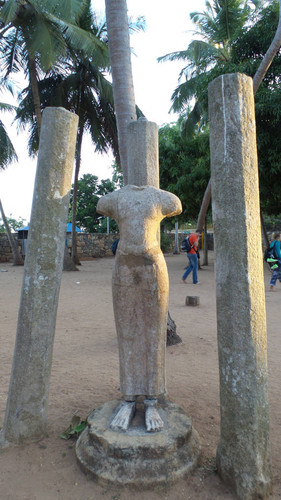 Ambastala Dāgaba precinct: Statue