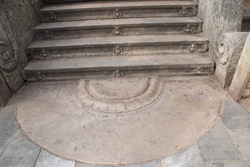 Sri Mahā Bodhi shrine: Moonstone: Steps: Dwarfs