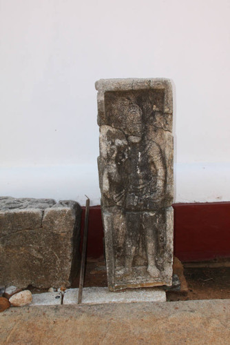 Vāhalkada: Stele