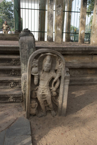 Sri Mahā Bodh shrine; Guardstone