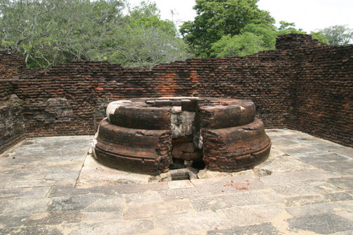 Reliquary with yantragala