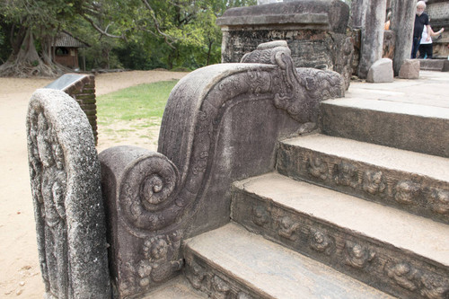 Vatadāgē: Balustrade: Makara: Lion figure: steps: Ganas