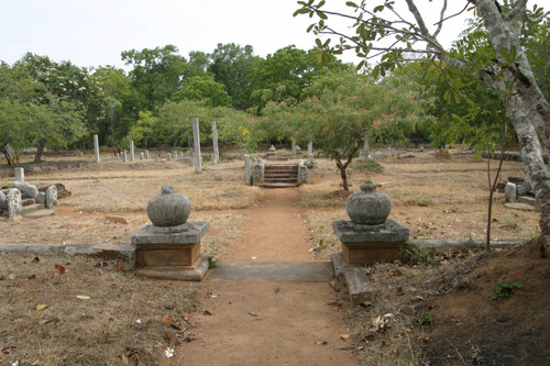 Iñdikatu Sǟya (Stūpa of the Needle) monastery complex