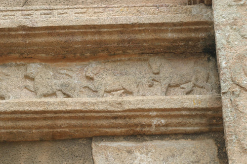 Vāhalkada: Frieze