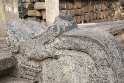 Sri Mahā Bodhi shrine; Balustrade