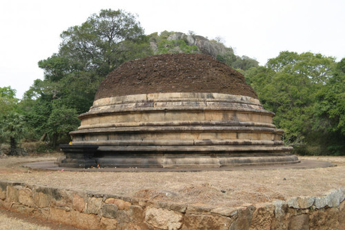 Iñdikatu Sǟya (Stūpa of the Needle) monastery complex