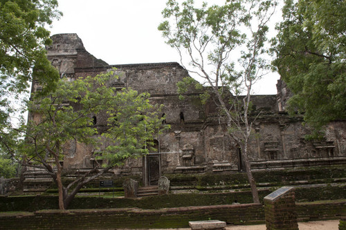 Lankātilaka ("Jewel of Lanka"): Image house: Façade