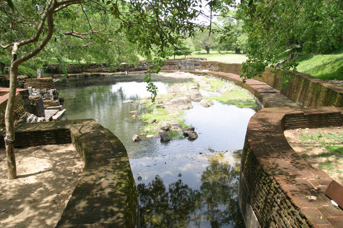 Island Park: Royal baths: Pond: Sluice