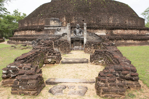 Stupa: Pabalu Vehera: Seated Buddha statue: Image house