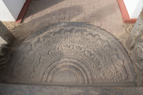 Sri Mahā Bodhi shrine: Guardstones: Moonstones: Balustrades