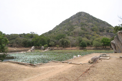 Kaludiya Pokuna (Black Water Pool)