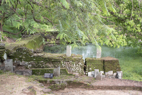 Island Park: bath house royal baths