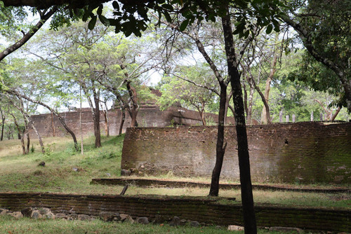 Stupa: Monastery: Manik (Gem) Vehera: Wall