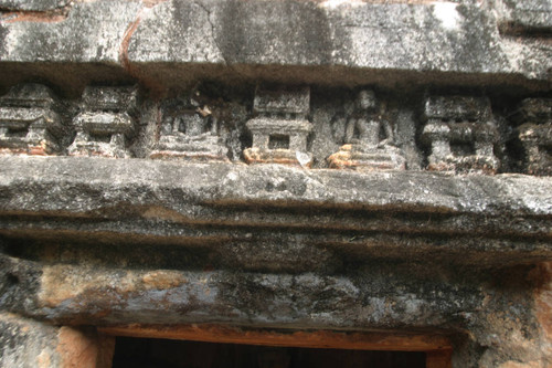 Nālanda "Gedigē" shrine (image house): doorframe