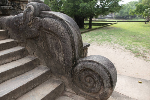 Council Chamber of King Parākramabāhu the Great: Balustrades: Makara