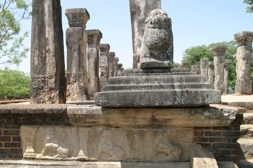 Council Chamber of King Nissankamalla (1187-1196 AD): Entrance: Inscribed pillars: Bas-relief of lions