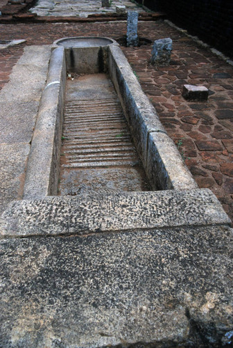 Refectory (Dāna śālāwa: almshouse: food trough