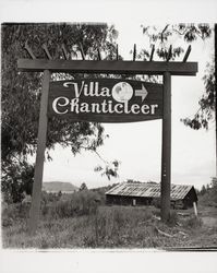 Sign pointing to Villa Chanticleer, Healdsburg, California, 1979