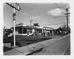 Roger & Dick's Richfield Station, Santa Rosa, California, 1959