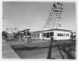 Healdsburg Richfield Station, Healdsburg, California, 1960