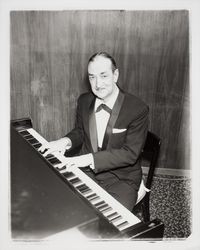 Art Fadden at the piano in the Flamingo Hotel, Santa Rosa, California, 1960