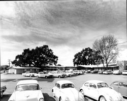 Views of the office, motel and parking lots of the Los Robles Lodge