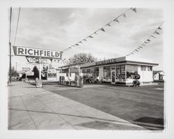 Axton Richfield Service Station, Santa Rosa, California, 1959