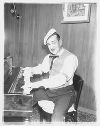 Art Fadden at the piano in the Flamingo Hotel, Santa Rosa, California, 1960