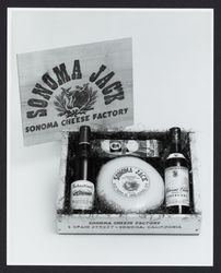 Sonoma Cheese Factory gift box contents, Sonoma, California, 1976