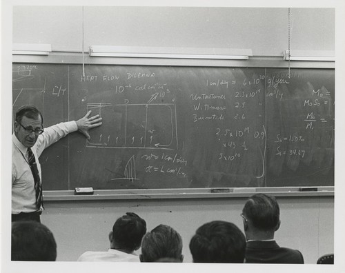 Walter Munk teaching