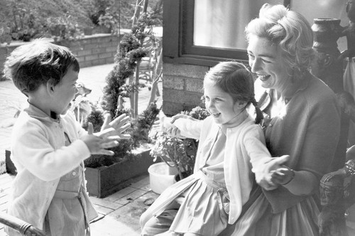 Judith Horton Munk, wife of Walter Munk, with her children