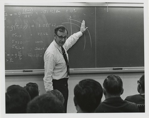 Walter Munk teaching