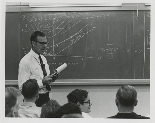 Walter Munk teaching