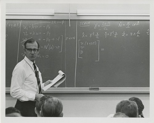 Walter Munk teaching