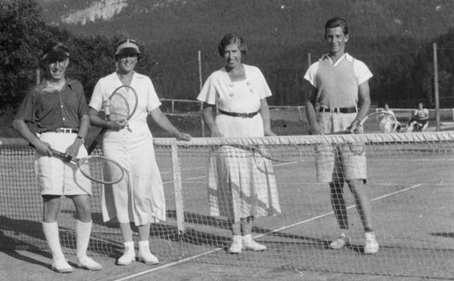 Walter Munk as a young man, with tennis players on his grandfather's clay courts in Alt Aussee, Austria