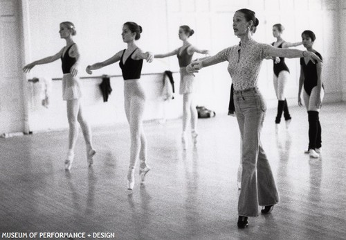 Tina Santos in class, 1982