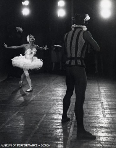 Jocelyn Vollmar and Richard Carter in Balanchine's Swan Lake, 1960