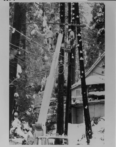 Edison crews repairing storm damage near Lake Arrowhead, March 20, 1983