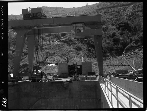 Big Creek - Mammoth Pool - Gantry crane lifting Butterfly Valve