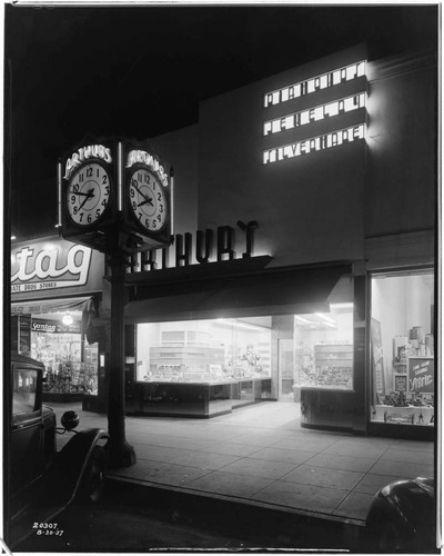 L1.3 - Lighting, stores - Night photo