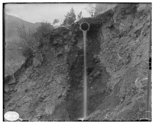 An apparent break in a flume