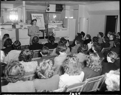 Electric cooking demonstration