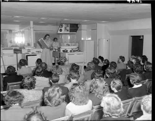 Electric cooking demonstration