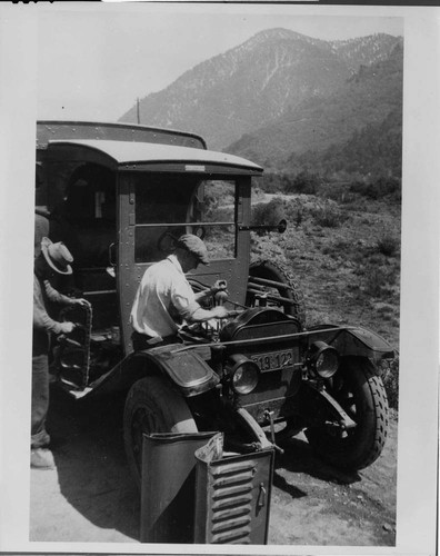 Billy Young (Billy-the-Wind) repairing a blown cylinder head gasket in Cajon Pass, about 1918