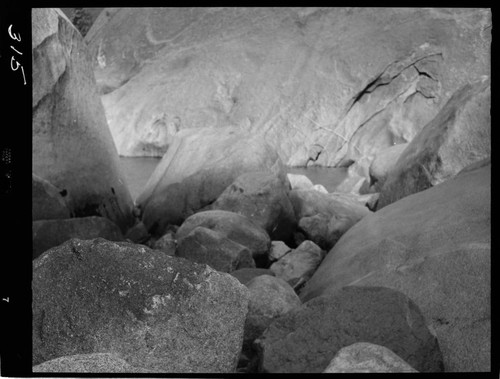 Big Creek - Mammoth Pool - General view of boulders in river bottom at downstream rock toe area