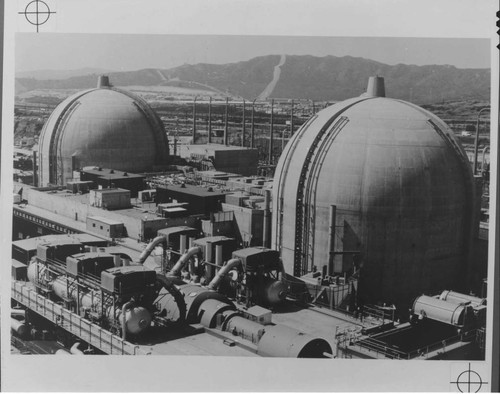 Units #3 (foreground) and #2 (background) of the San Onofre Nuclear Generating Station as they appeared in 1985