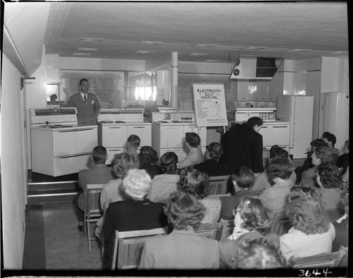 Electric cooking demonstration