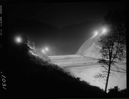 Big Creek - Mammoth Pool - Night operation at the damsite